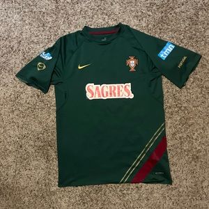 2000’s Portugal Training Jersey. sz medium